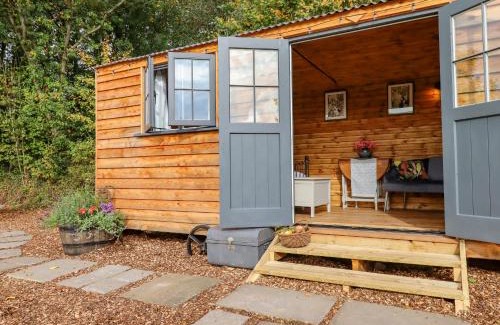 Newton Saint Cyres House | Hideaway Cabin