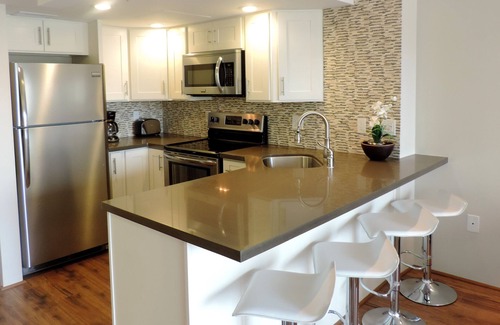 Waikiki Condo | High-end Renovations! Gorgeous, Oceanview, Oceanfront Luxury Suite!