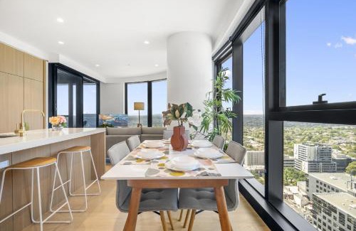 Box Hill Apartment | High-Rise 3-Bed Apartment with Premium Amenities