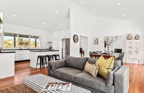 Tootgarook House | Highbury's Peaceful Retreat with gas heated plunge pool