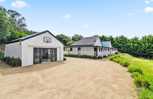 Tootgarook House | Highbury's Peaceful Retreat with gas heated plunge pool