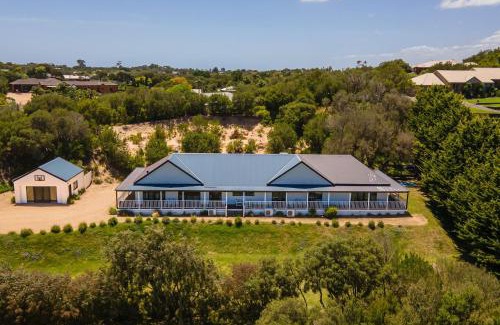 Tootgarook House | Highbury's Peaceful Retreat with gas heated plunge pool