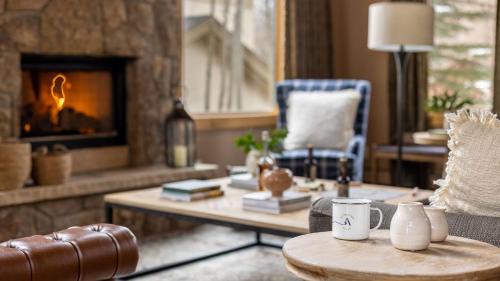 Highland Meadows House | Highline by AvantStay Breathtaking Mountain Home w Hot Tub Views