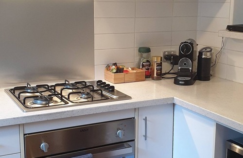 North Adelaide Apartment | Highly rated 2 bedroom self contained apartment in a fantastic location