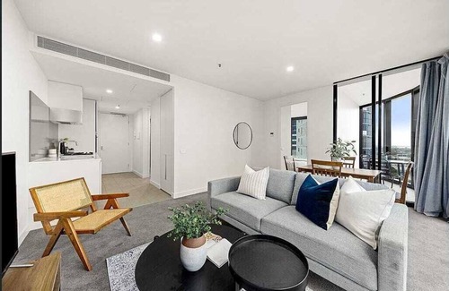 South Wharf Apartment | HighRise Haven City Center