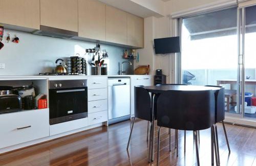 Northcote Apartment | Highview on High St - A Balcony Haven in Northcote