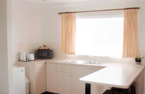 Hay Hotel | Highway Inn Motel