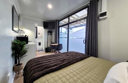 Matamata House | Highway to Hobbiton Guesthouse - Matamata Central Location