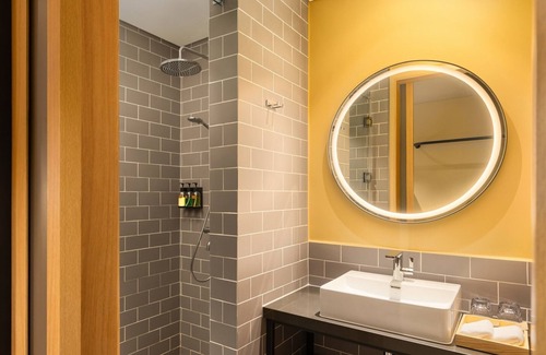 Thuan An Hotel | HIIVE by fusion Binh Duong - VSIP 1