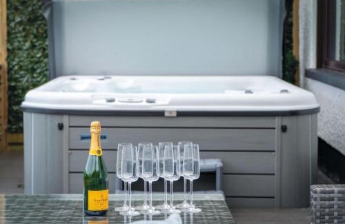 Crynant House | Hill House - 4 Bedroom Holiday Home - Llanrhidian