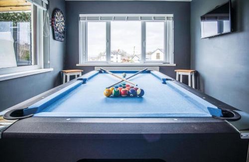 Crynant House | Hill House - 4 Bedroom Holiday Home - Llanrhidian