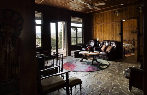 Esk Bed & Breakfast | Hill House Esk Qld