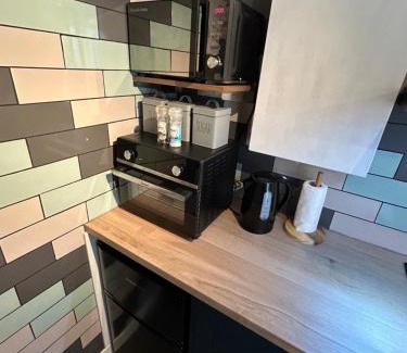 Hoyland Apartment | Hill Street Railway retreat.
