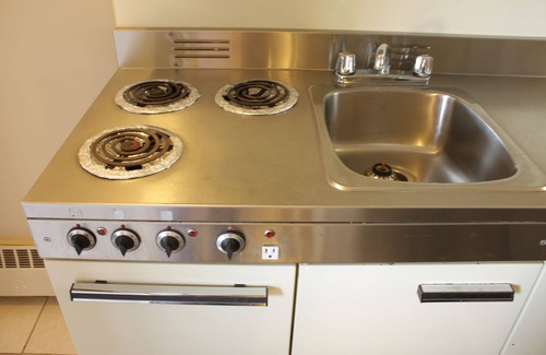 Swan Hills Hotel | Hillcrest Motel