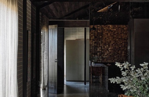 Metcalfe House | HILLPLAINS HOUSE + COTTAGE - 100% OFF GRID LUXURY