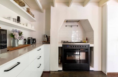 Bridgewater Villa | HILLS RETREAT - ITALIAN VILLA SET ON 2 ACRES