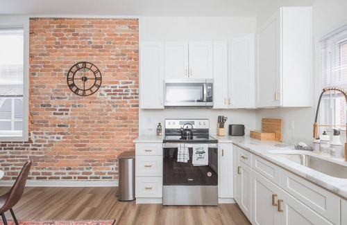 Martinsburg Apartment | Hillsborough Castle- Efficiency Suite