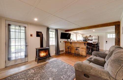 Hillsgrove House | Hillsgrove Cabin with Private Hot Tub!