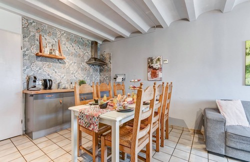 Ubachsberg Cottage | Hillside Family Retreat