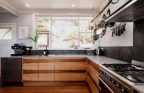 Mount Nelson House | Hillside Retreat in Hobart