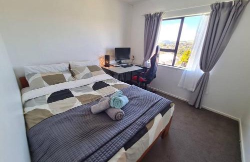 Porirua House | Hilltop Blue Sky House