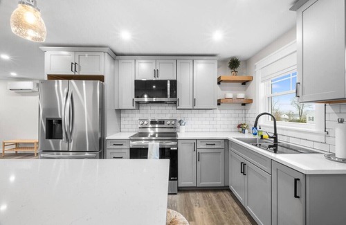 Mystic - New London House | Hilltop Duplex Retreat in Mystic