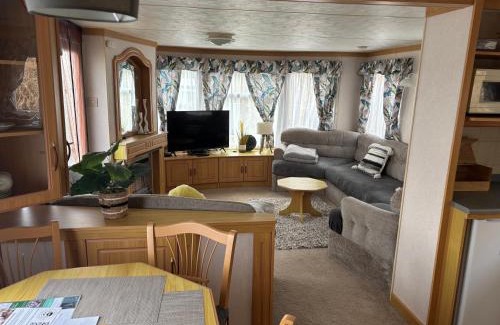 Penparcau Resort | Hilltop Hideaway 2 Bed Caravan with Panoramic Town Scenery in Aberystwyth Holiday Village F8