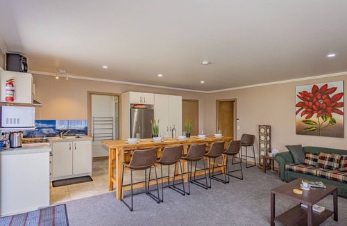 Hilltop House | Hilltop Hideaway - Taupo Holiday Home