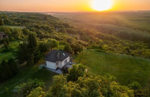 Erdut House | Hilltop House.