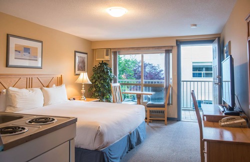 Salmon Arm Hotel | Hilltop Inn
