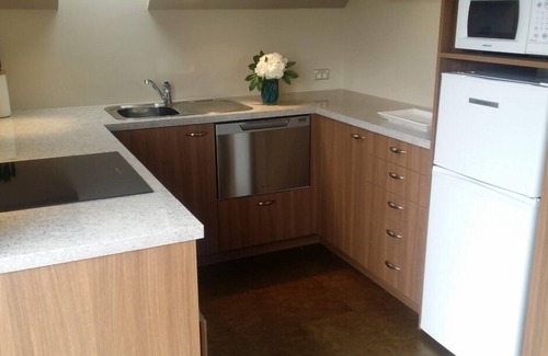 Albert Town Apartment | Hilltop Luxury Apartment with breathtaking views