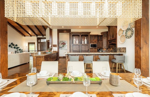 Tuhaye House | Hilltop Luxury with Views, Privacy & Hot Tub, 30-Day Retreat in Gated Community