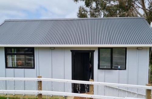 Paraparaumu House | Hilltop View Nikau Valley