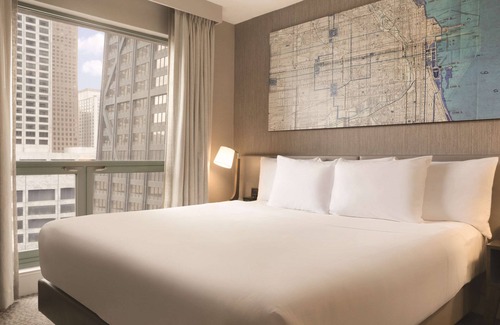 Near North Side Hotel | Hilton Chicago/Magnificent Mile Suites