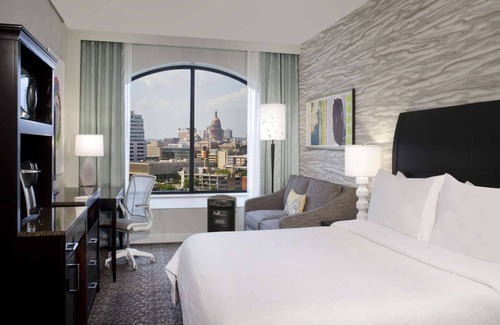 Waller Creek District Hotel | Hilton Garden Inn Austin Downtown