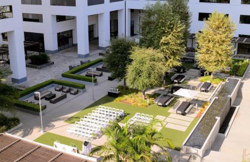 Warner Center Hotel | Hilton Woodland Hills/Los Angeles