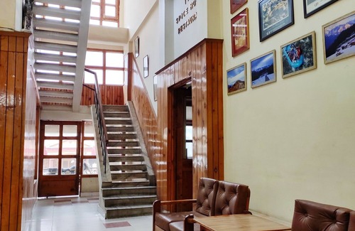 Mohal Hotel | HimalayanHamlet ValleyView