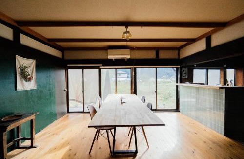 Tatsuno House | hinatabocco guesthouse kominka Twin room bed