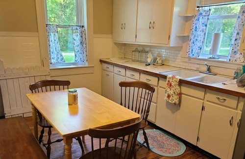 Rosebud Other | Historic 4 bedroom Farmhouse in the heart of Rosebud!