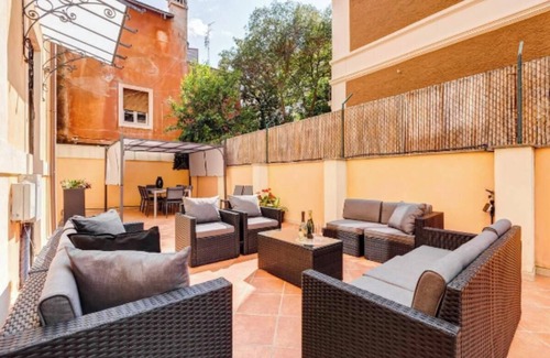 Monteverde Apartment | Historic 4-Suite Villa with Lush Gardens and Luxurious Hall in Romennnnnnn