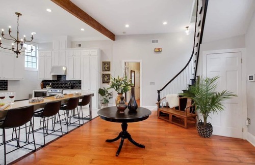 Treme House | Historic 8BR Inn With Pool and Hot Tub