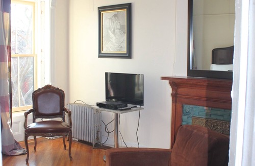 Bedford-Stuyvesant House | Historic brownstone living - understated elegance