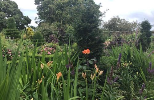 Welton House | Historic converted byre in courtyard of 16C house