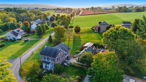 Boonsboro House | Historic Cottage Retreat-IG Cowboy Pool-Hot Tub