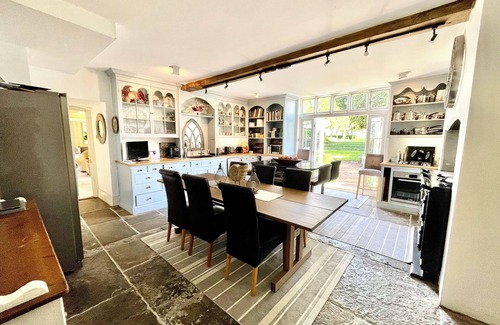 Worton House | Historic country house with grass tennis court - ideal for entertaining