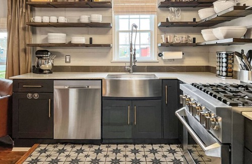 New Bern House | Historic Downtown Gem | Walk to Shops & Dining | Fire Pit + Bikes