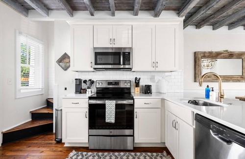 Downtown Charleston House | Historic Downtown Home - Luxury Stay On St Philip