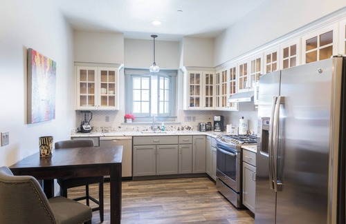Roseburg Apartment | Historic Downtown Luxurious Apartment Only Steps Away from Local Restaurants