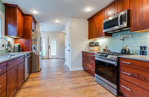 Inglewood House | Historic East Nash Sleeps 4