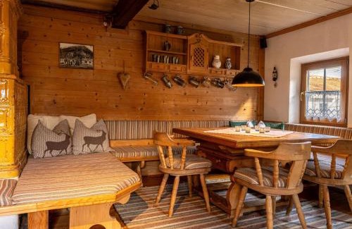 Glatzham House | Historic farmhouse 200 years old meets new